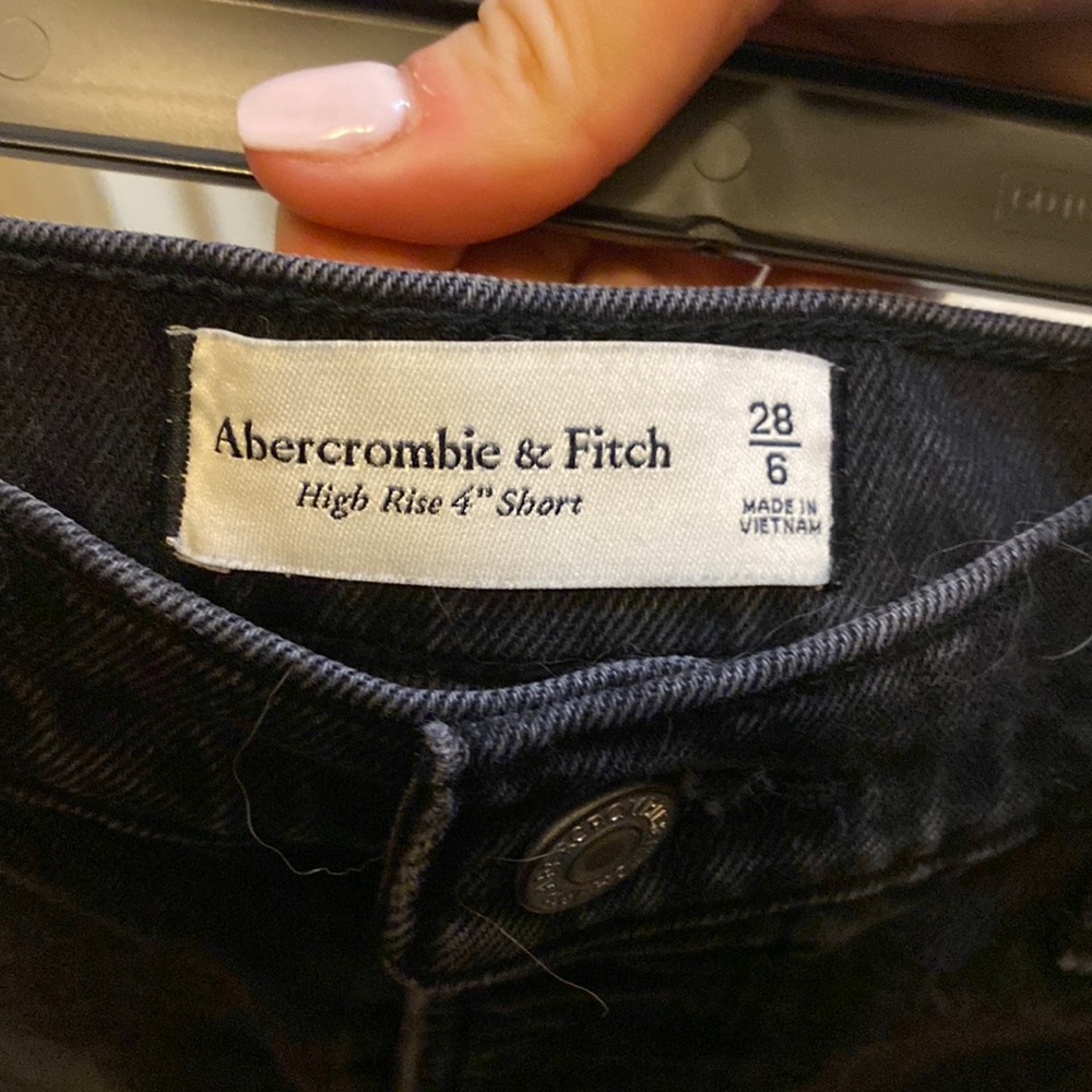 Abercrombie & Fitch - Size 28 - High Rise Mom Shorts
